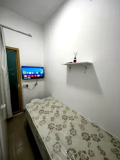 متاح بارتشن ببلكونه لفرد واحد غير مدخن مقفول بالكامل ب