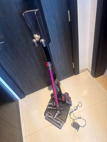 Dyson Holder amd Accesuaries and charger