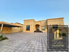 Grand Elegant traditional Single story private villa