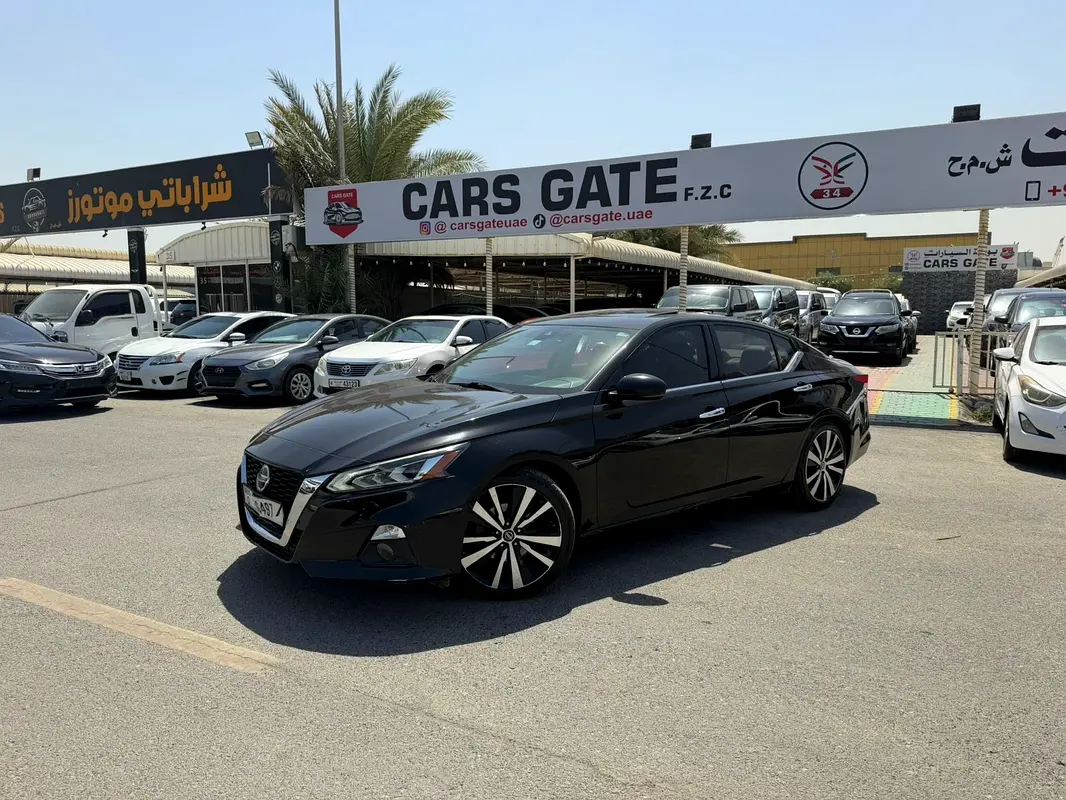 Nissan Altima 2019 — photo 1 of 12