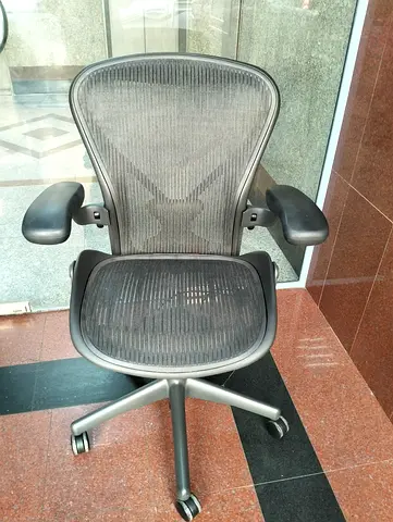 Herman Miller Aeron-style Ergonomic Office Chair size B and C full loaded available for selling