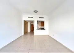 Spacious Studio l Vacant l Upgraded