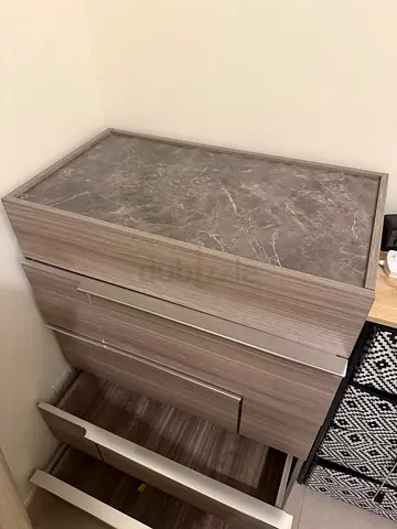 Light Wood 4-Drawer Chest with Marble-Effect Top