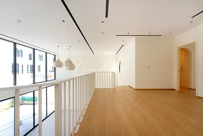 High Ceilings I Custom Built I New Appliances