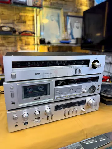 Vintage Aiwa Stereo System - Receiver, Cassette Deck  Tuner (Silver)