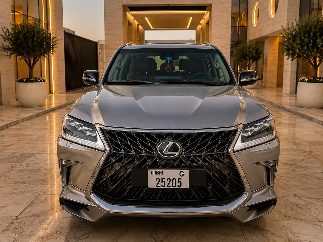 Lexus LX-Series 2018 — photo 1 of 17