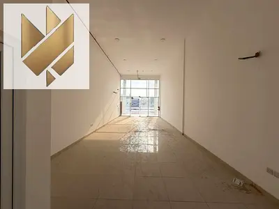 محلات أول ساكن على الشارع الرئيسي بالصناعية 12 مع باركينات واسعة