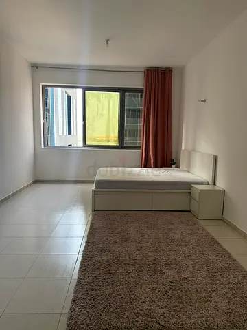 Ladies only!Furnished big room with sea view and Gym for one lady in the center of Abu Dhabi