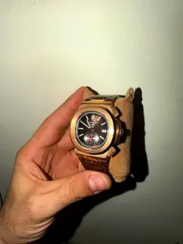 Mens rose gold-tone analog wristwatch, used