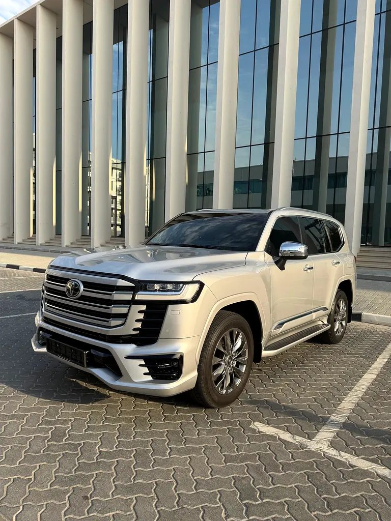 Toyota Land Cruiser 2024 — photo 1 of 19