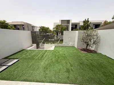 Facing Park | Great location | 3 bed +maid