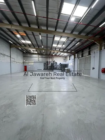 كود 3213  للإيجار مستودع متميز في منطقة الجرف الصناعية 1 بعجمان، بموقع استراتيجي  على  شارع  رئيسي  يوفر  سهولة  الوصول  للشاحنات  والمركبات التجارية