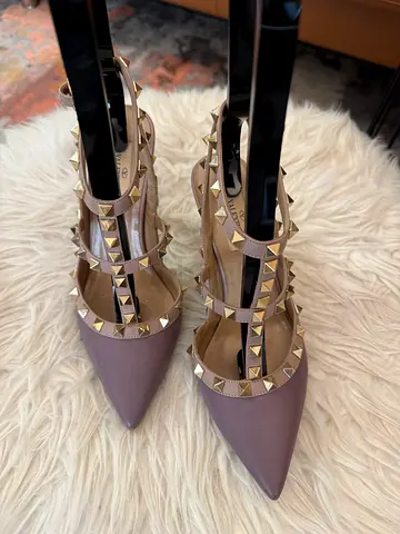 VALENTINO GARAVANI  Rockstud pumps