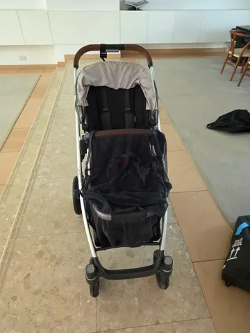 Uppababy Vista stroller with baby carrycot/bassinet
