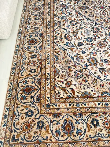 Light Beige Persian-Area Rug – Excellent Condition