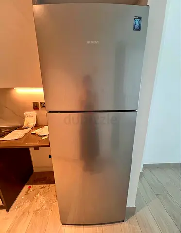 Siemens Top Freezer Refrigerator - Silver, Good Condition