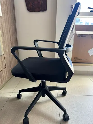 Ergonomic Black Office Chair with Armrests and Mesh Back