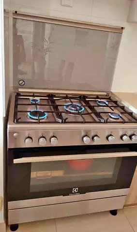 Selling Electrolux 90×60 cm 5 Burner Full Gas Cooker Oven Fan Range