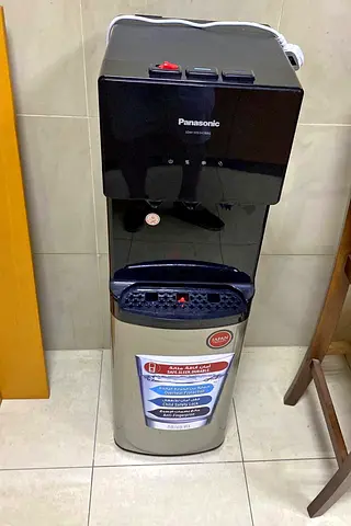 Bottom load water dispenser