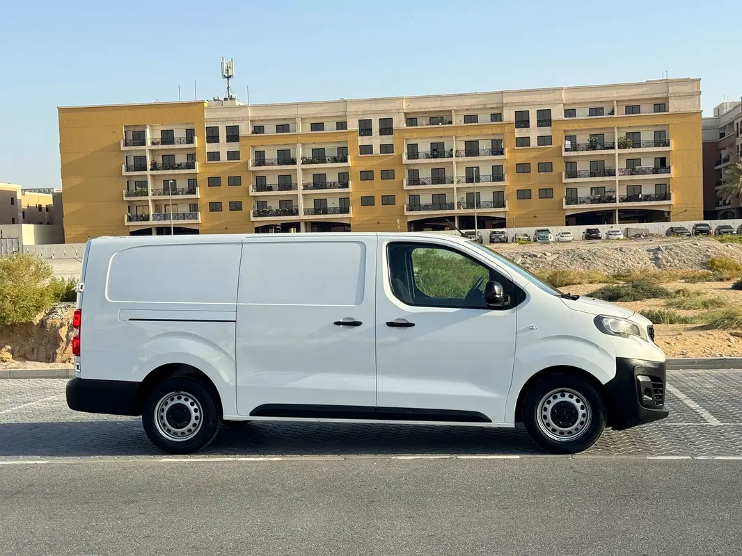 Peugeot Expert 2023 — photo 1 of 14