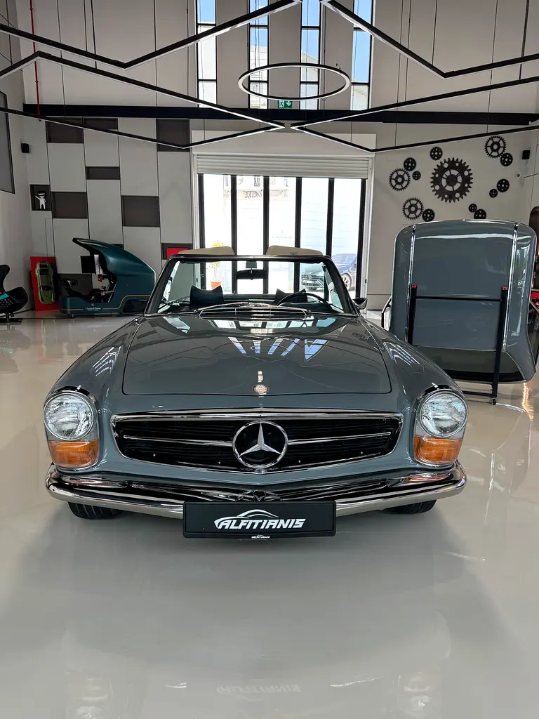 Mercedes-Benz SL-Class 1971 — photo 1 of 11