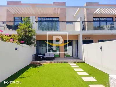 Keys in Hand | Exclusive | Single Row | Park View