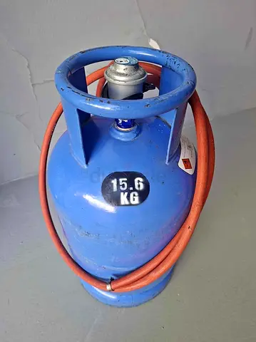 Gas cylinder with regulator and pipe