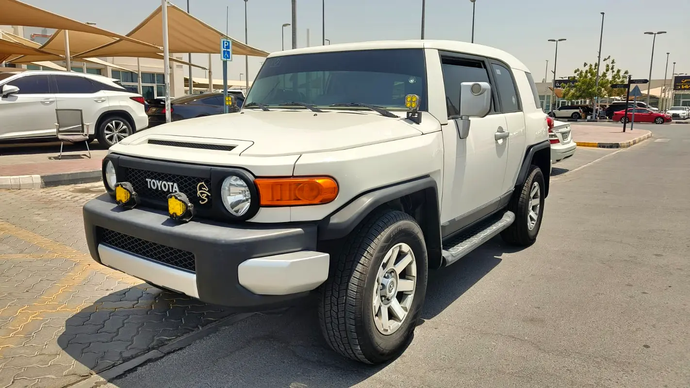 Toyota FJ Cruiser 2020 — photo 1 of 20