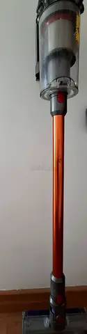 Dyson V10 cordless stick vacuum (used, good working condition)