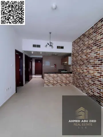 Luxury 1BHK with 2 bathrooms, balcony and free parking in a prime location. Full maintenance includ
