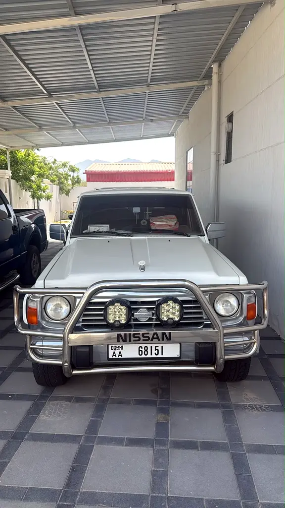 Nissan Patrol 1995 — photo 1 of 13