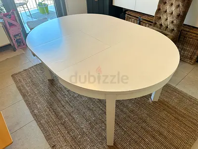 White extendable oval dining table - good condition