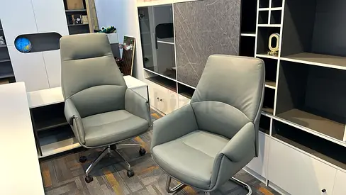 Premium Executive Office Chair Set – 3 Pieces (1 High-Back + 2 Visitor Chairs) – Excellent Condition