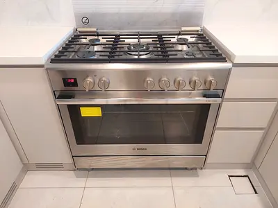 Bosch 90x60cm Top Gas and Electric Oven Cooker Stove Model Series8.  HSB738357M