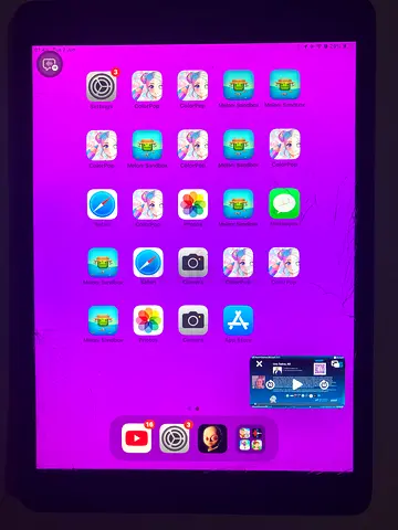 iPad with cracked screen, touchscreen works, needs display repair ق