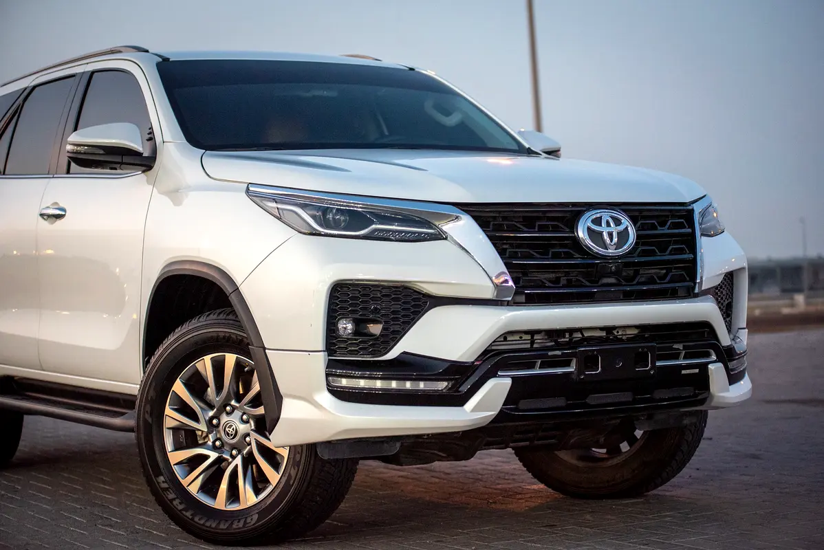 Toyota Fortuner 2025 — photo 1 of 20