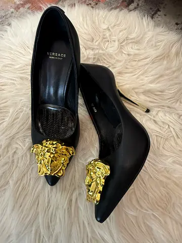 VERSACE BLACK LEATHER MEDUSA POINTED TOE PUMPS