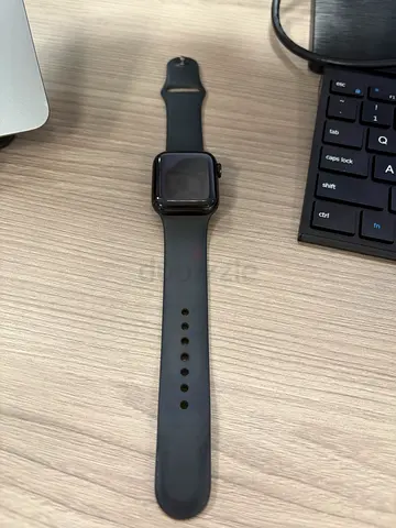 Apple Watch SE (2024 Gen) (used) with Black Sport Band - Good Condition