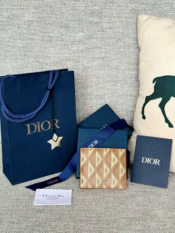 Dior bifold wallet