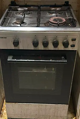 Used freestanding gas cooker with oven