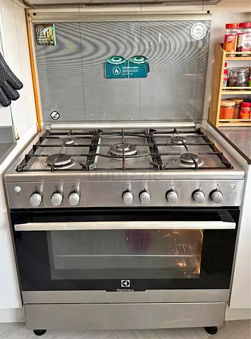 Model Electrolux Oven Fan 5 Burner Full Gas Cooker Range Size 90×60 cm