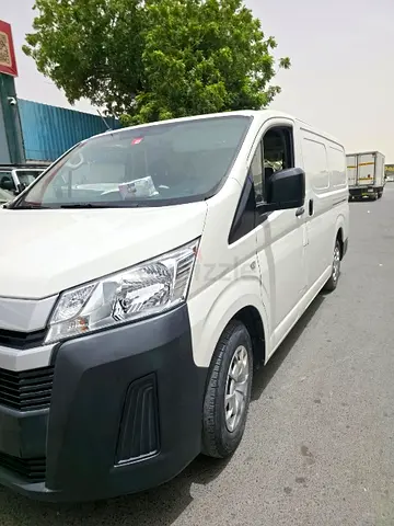 Toyota Hiace 3 str Cargo Van new shape V6 low mileage for sale