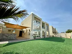 LARGE FAMILY HOME | POOL VIEW | READY TO MOVE IN