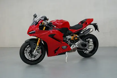 2026 Ducati Panigale V2 S – GCC Spec | Only 60 km