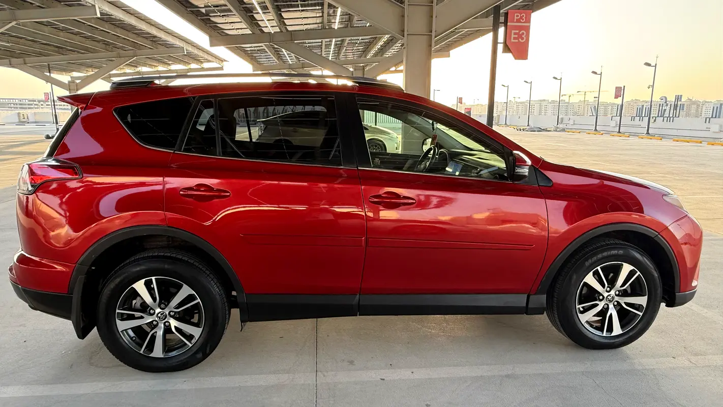 Toyota Rav 4 2016 — photo 1 of 12