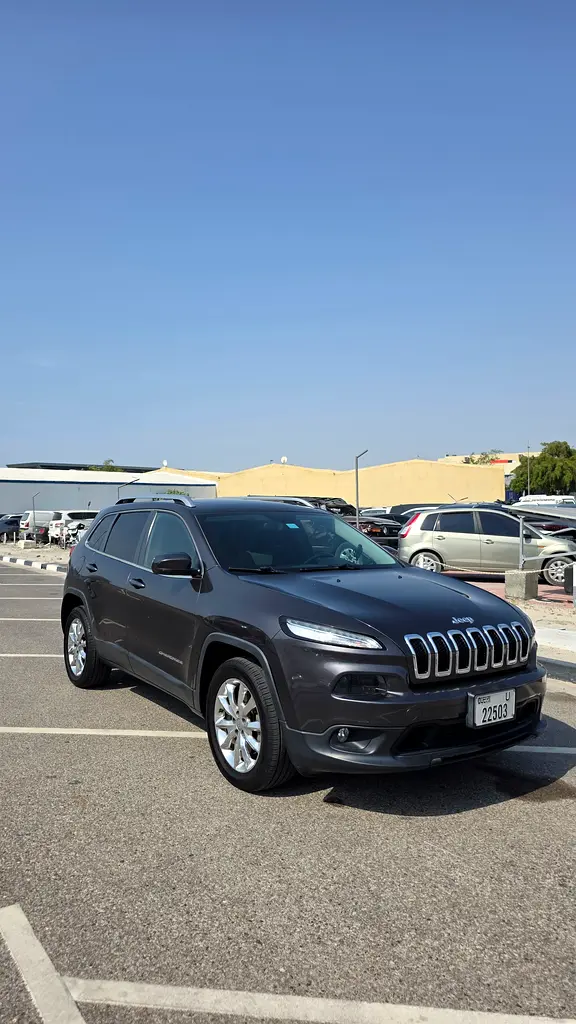 Jeep Cherokee 2014 — photo 1 of 17