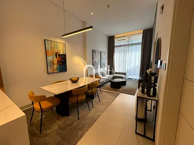 Exquisitely Furnished 1 bed + study in Park Lane