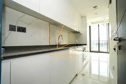 FITTED KITCHEN | MODERN STUDIO | VACANT