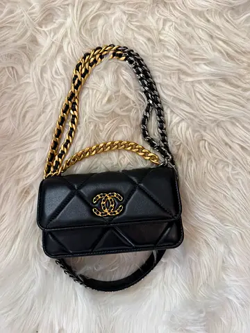 CHANEL 19 WALLET ON CHAIN