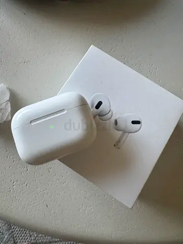 Apple AirPods Pro (1st gen) with wireless charging case - perfect condition
